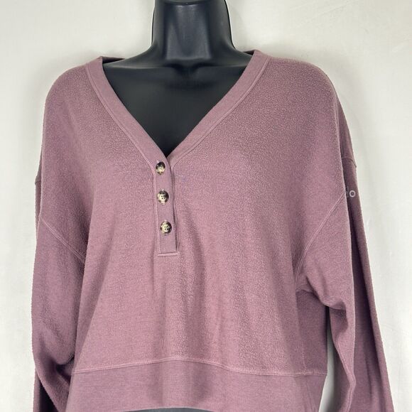 Alo Yoga Women's S/M Alolux Soho Crop Henley Top Sweatshirt Pullover Woodrose - Picture 4 of 9